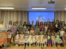 ДЕНЬ МАМОЧКИ ПРАЗДНУЮТ ЗВЁЗДОЧКИ ДЕНЬ МАМОЧКИ ПРАЗДНУЮТ ЗВЁЗДОЧКИ.