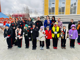 ТОРЖЕСТВЕННОЕ ВОЗЛОЖЕНИЕ ЦВЕТОВ К ПАМЯТНИКУ "СОЛДАТА ВЕЛИКОЙ ОТЕЧЕСТВЕННОЙ ВОЙНЫ" ТОРЖЕСТВЕННОЕ ВОЗЛОЖЕНИЕ ЦВЕТОВ К ПАМЯТНИКУ "СОЛДАТА ВЕЛИКОЙ ОТЕЧЕСТВЕННОЙ ВОЙНЫ".